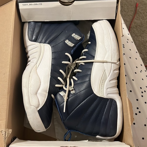 Air Jordan 12 Retro - Picture 2 of 3